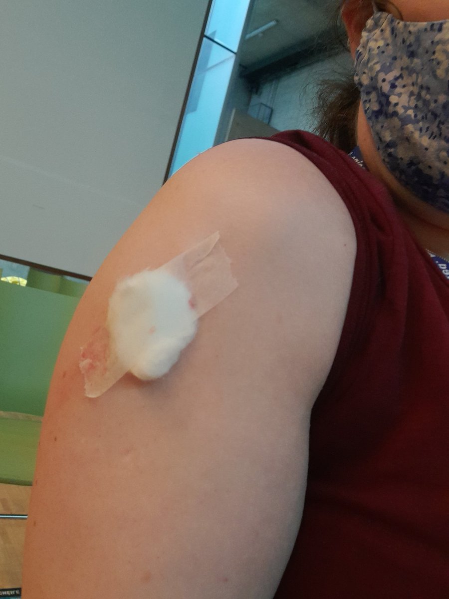 rosieoriordan's tweet photo. Got my booster today so treated myself to boost bar. Three cheers for the modern medicine , the HSE @HSELive and choclate @CadburyIreland . #CovidVaccine #COVIDBooster #BoostBar #vaccinated https://t.co/mZ73Vg6sU7