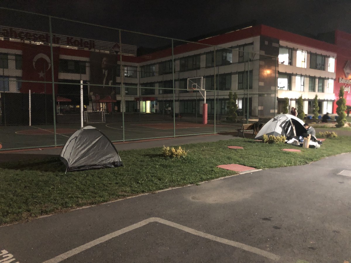 mturanoznacar's tweet photo. “Işığın Sönmeyecek” 19.05 itibarı ile kamp ateşi ile başladı. Velilerimiz Kamp çadırlarını kurdu, karavanlar gelmeye başladı.
Mustafa Kemal Atatürk imzasını 10 Kasım sabah 09.05’e kadar aralıksız pedal çevirerek aydınlık tutacağız.
#İdeallerininİzindeyiz
#IşığınSönmeyecek https://t.co/Ph0FD8wXh4