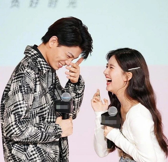 pia2423's tweet photo. I can't believe I am using another CP as my profile pic... 😂😂😂😂 I thought the last profile of CP that I'd used was Chengjiao.... #IAMDOOMED https://t.co/x2UcQKyXUI