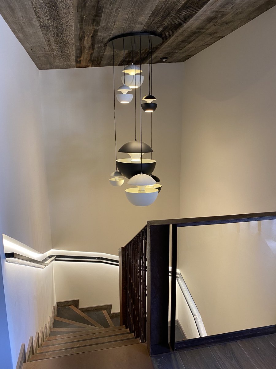 Nous savons aussi vous orienter vers des designers pour votre intérieur #decoration #loveavoriaz #luminaire #design