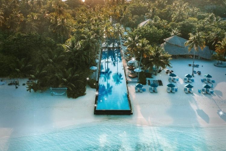 This #Christmas, guests are invited to reset, reconnect, rediscover and relive at Fairmont Maldives Sirru Fen Fushi
<a href="/FairmontMLD/">Fairmont Maldives Sirru Fen Fushi</a>
#FairmontMaldives #Maldives #FestiveSeason #MVHOTELS

mvhotels.travel/travel-news/a-…