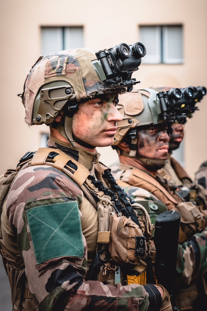 armeedeTerre's tweet photo. Déjà en cours de livraison dans les différentes unités, le #Griffon dévoile encore ses capacités au #126RI @FierEtVaillant.
Des représentants de la société civile invités au 126, ont ainsi pu découvrir les dernières avancées du programme #Scorpion.
#NotreDéfense #MatosTerre #LPM https://t.co/GYU4BPt3lj