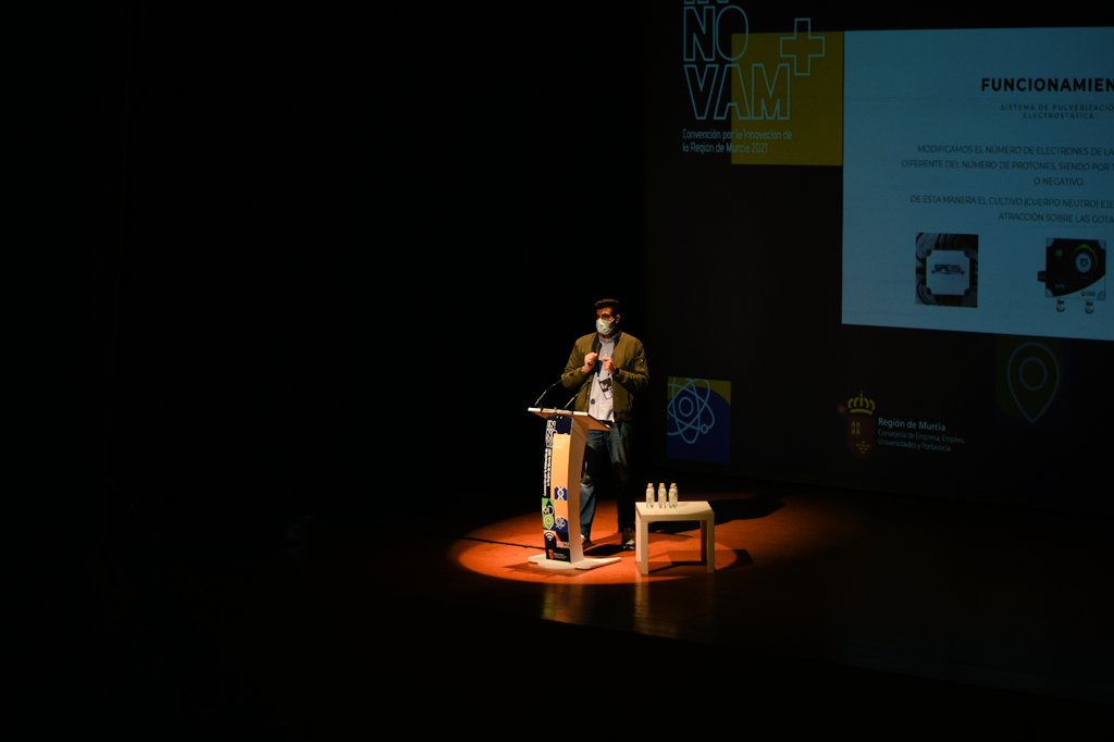 InnovamRm's tweet photo. 🗣️Seguimos en #INNOVAMRM con las #empresas participantes, donde sus representantes están mostrando sus productos y servicios: ⬇️
🏗️#Gaysa
💧@AZUDWater
💦@Hidrogea
🚧@CementosCruz
🕳️@ctmarmol
💻@HOPUbiquitous
🧴#Biodiverso
👷🏻♀️@inbentus
💉#Biofase
▶️¡Play!: https://t.co/YTe7Pg594O https://t.co/txXDu9CLLd