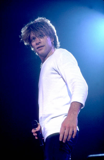 lena836's tweet photo. 1993 Rosemont Horizon, Illinois.
#BonJovi https://t.co/25F55PuUpJ