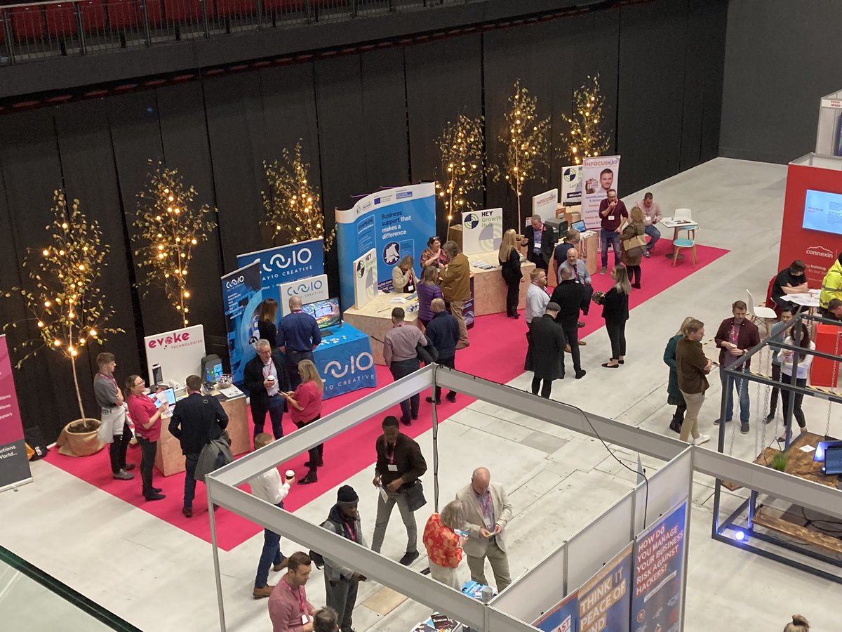 insight6NYorks's tweet photo. Out and about today #TechWeekHumber21 with @WTYIndustry and @TheBCHull
#networking #goodtobeout #outout https://t.co/JGju9PS3m5