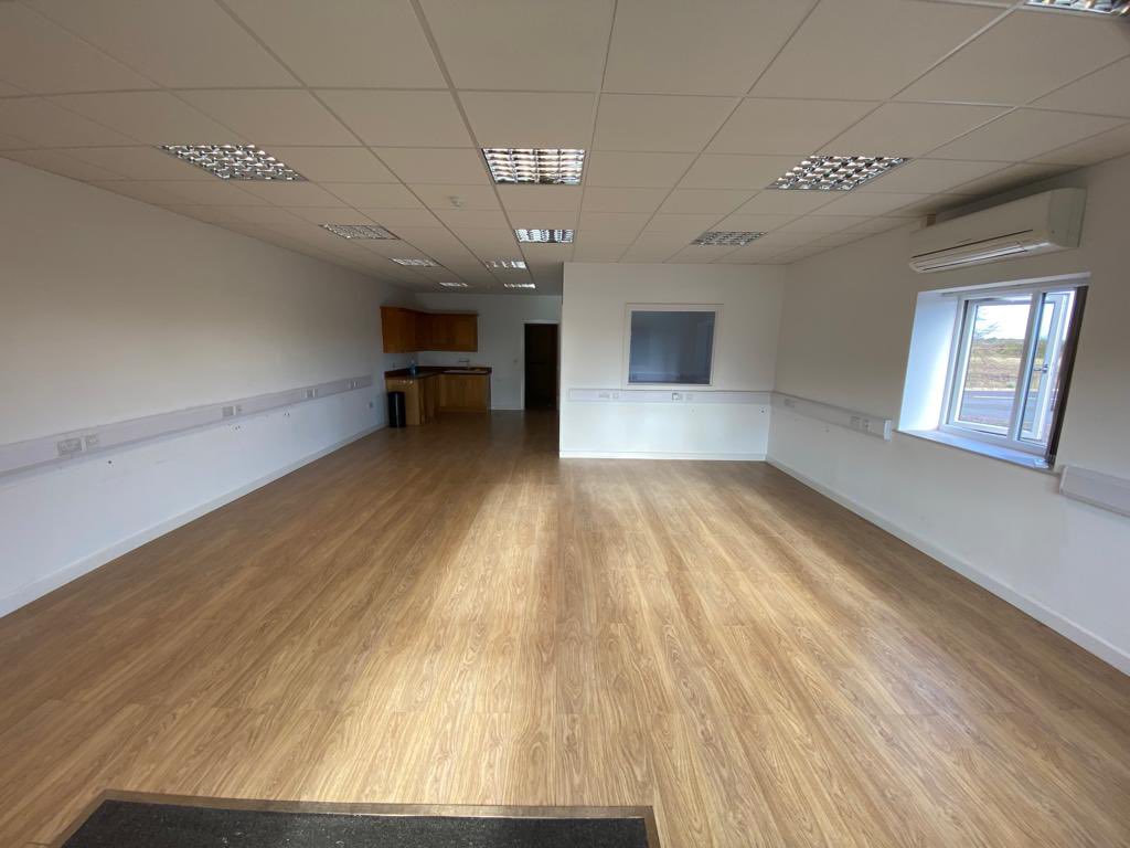 lepdevelop's tweet image. Available leasehold unit 18  #LincolnEnterprisePark 982 sqft (91sqm) of office facilities inc kitchen, male/female Wc, Ac, parking  #commercial #development For more info DM or email: info@lincolnep.co.uk