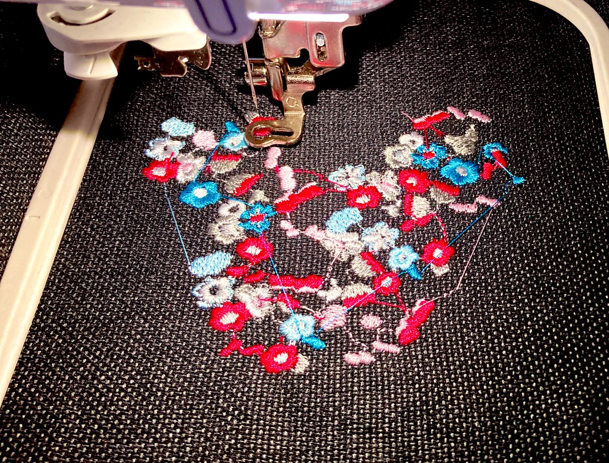 #makevember after a summerbreak the embroidery maschine returns occupying the dining table 🤖.