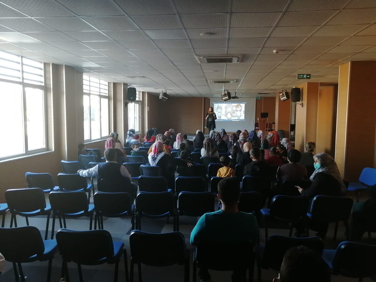 Rehberlik Öğretmenlerimiz tarafından öğrenci eğitimi öncesinde velilerimize mahremiyet eğitimi verildi.