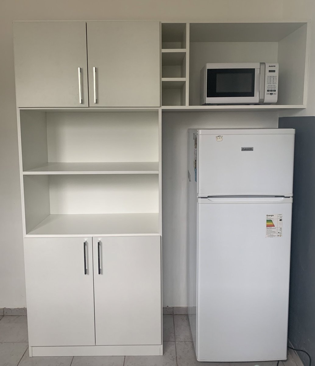 Mueble funcional a medida para cocina en melamínico blanco. 
.
#diseño #diseñodeinteriores #diseñodemuebles #muebles #mueblesamedida #minimalismo #arquitecturaydiseño