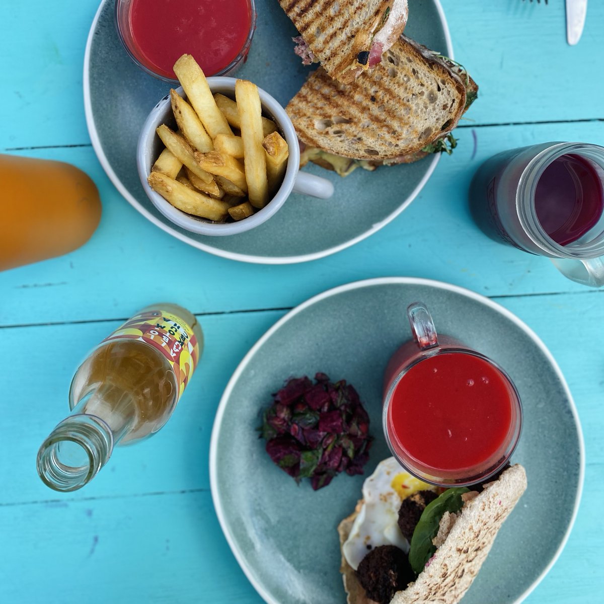 Thrivecafe_'s tweet photo. Lunch is served 🍽

Two oldies but goldies are back on this weeks menu.. ham sambo &amp; beet bites 💜🤤

#thrivecafe #feedingyourlifestyle #healthcafe #beetroot #beetrootrecipe #carlowfood https://t.co/TDGNDfIzZA