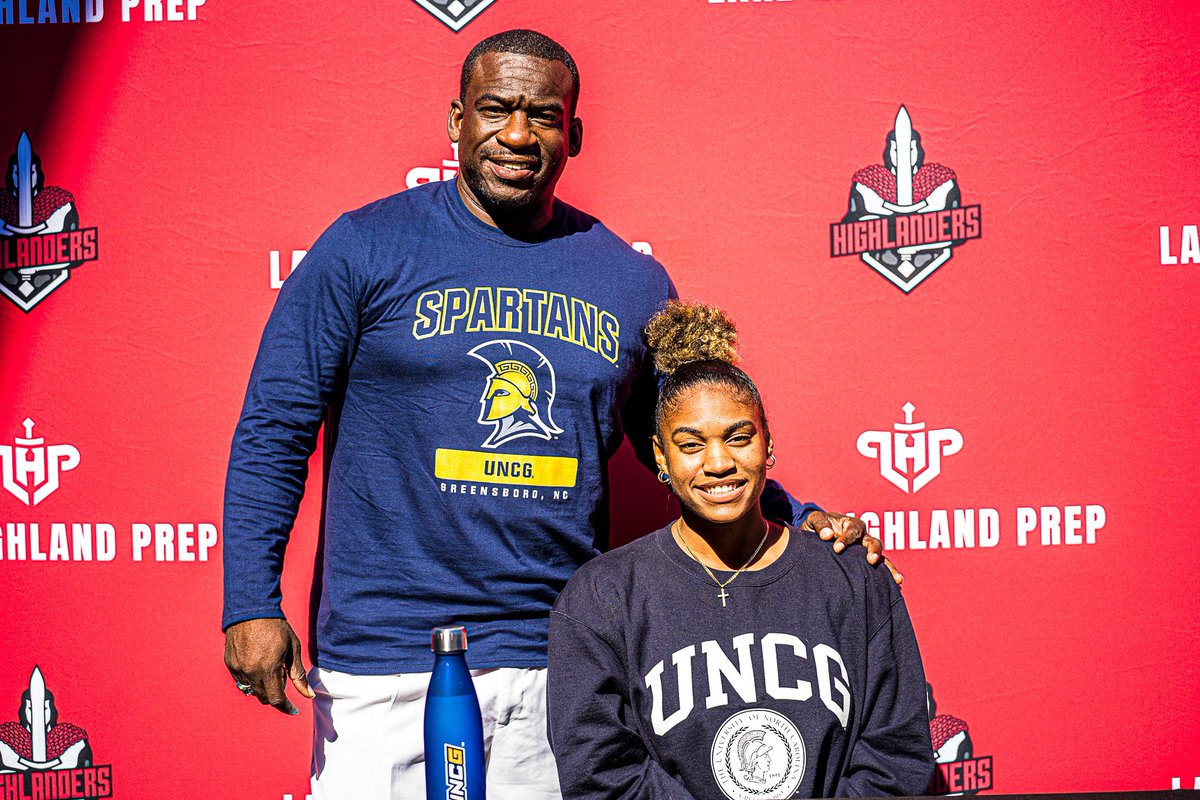 Excelspeed12's tweet photo. Signed, Sealed and now it's time to Deliver the Wood!!! Continue to bring the Wood!!! Mya Wood Signed with UNCG Division 1 Volleyball. AnotherLo Wood Kids going to college. #daddy4life https://t.co/pebg6xQBdq