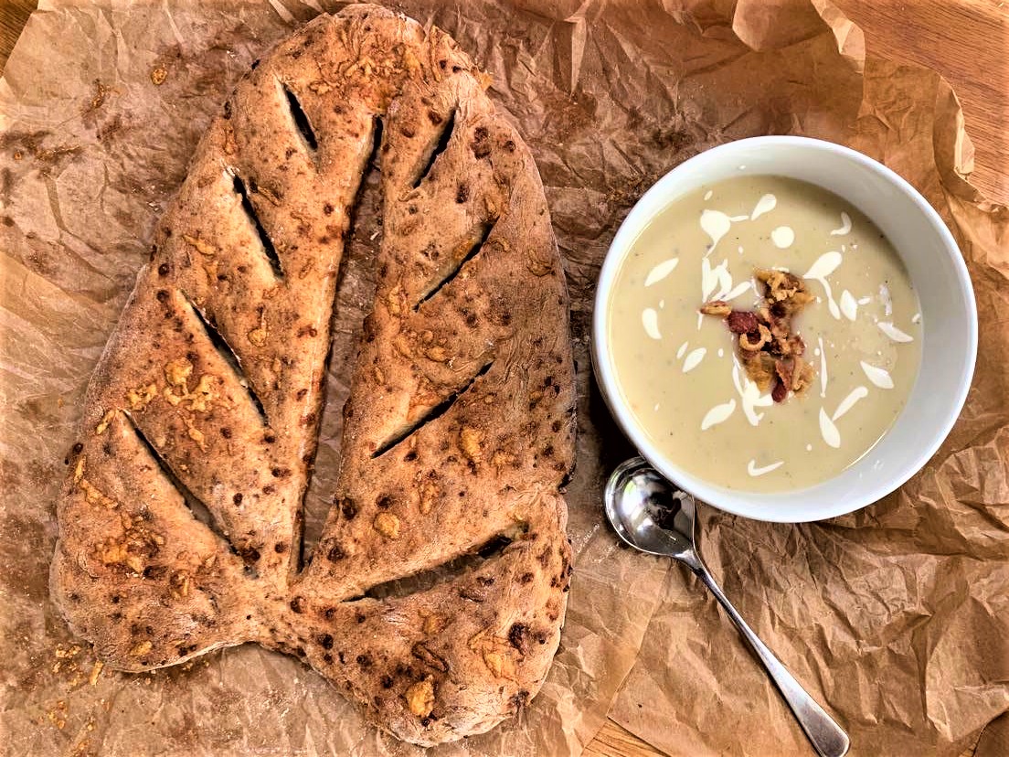 happylittlecake's tweet photo. Hey, hey it's Bake Off day! 😍
And this week it's #freefromweek.
YES!!!!
This week there is a dairy-free signature, vegan technical and gluten-free showstopper.
All of these things 👇 are baked without any of those.
Never. Give. Up. Hope.
#GBBO https://t.co/wht7mQp5Rm