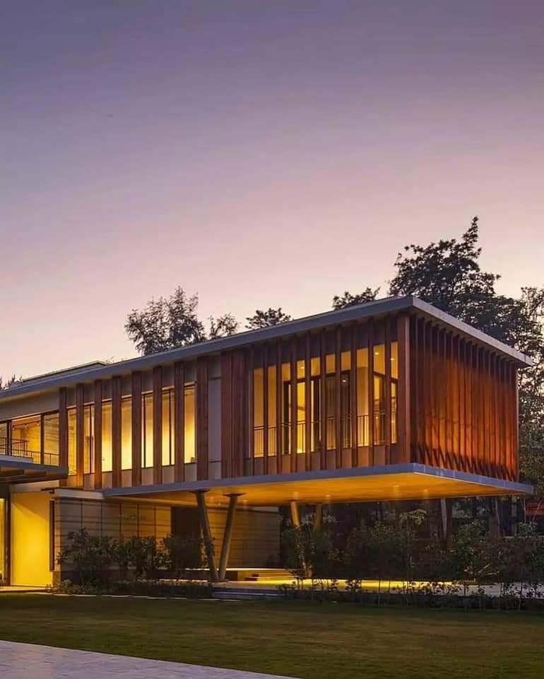 SurfacesMagzin's tweet image. The Earth and Glass residence by @studio_lotus with manually operable cedar wood fins.
#surfacesreportermagazine #surfacesreporter #indianarchitects #architecture #arkitektur #arkiminimal #arkitekt #arquisemteta #arquiteturacontemporânea #indianarchitects #arquitecturephotography