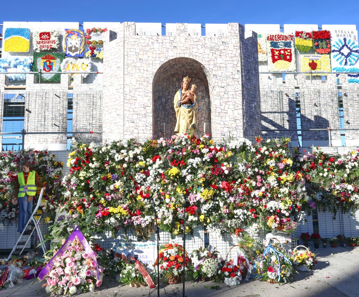 Rita_Maestre's tweet photo. En la Almudena, pidiendo alegría para Madrid, que nos hace mucha falta después de un año y medio muy duro💐 https://t.co/1E83UxCKWR