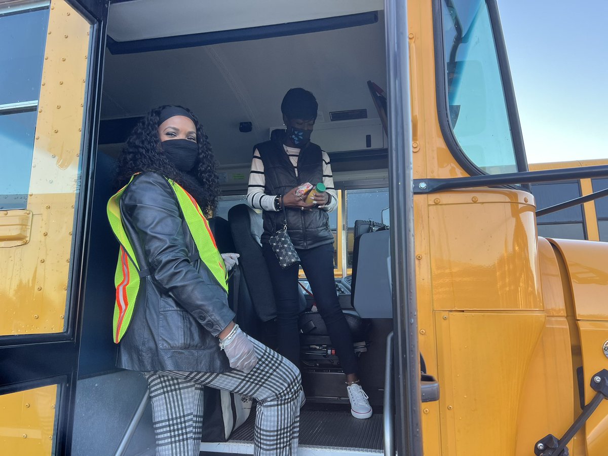 Miab017's tweet photo. We appreciate our bus drivers for their dedication to our students and making sure they get to school on time and safely. Thank you! @TitansNCIMS @CumberlandCoSch https://t.co/SQFzgpscdb