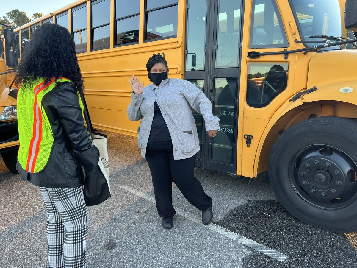 Miab017's tweet photo. We appreciate our bus drivers for their dedication to our students and making sure they get to school on time and safely. Thank you! @TitansNCIMS @CumberlandCoSch https://t.co/SQFzgpscdb