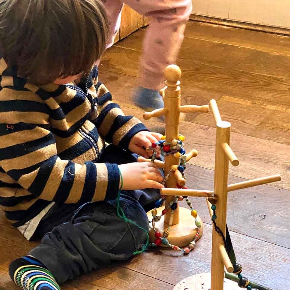 snapforchange's tweet photo. Our wonderful parents donate things to us all the time, like these mug trees and necklaces for children to explore and learn from. It's a great way to be sustainable and keep costs down!
#SNAP #SustainableNurseriesAgainstPlastic https://t.co/X3ZXSWhYJh