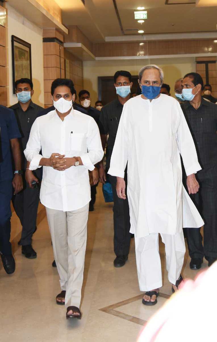 xpressandhra's tweet photo. CM @ysjagan meets his #Odisha counterpart @Naveen_Odisha . Both expected to discuss #Neradi barrage besides the issue of disputed border villages
@NewIndianXpress @XpressOdisha #jagan #AndhraPradesh https://t.co/UvMSj9u2ee