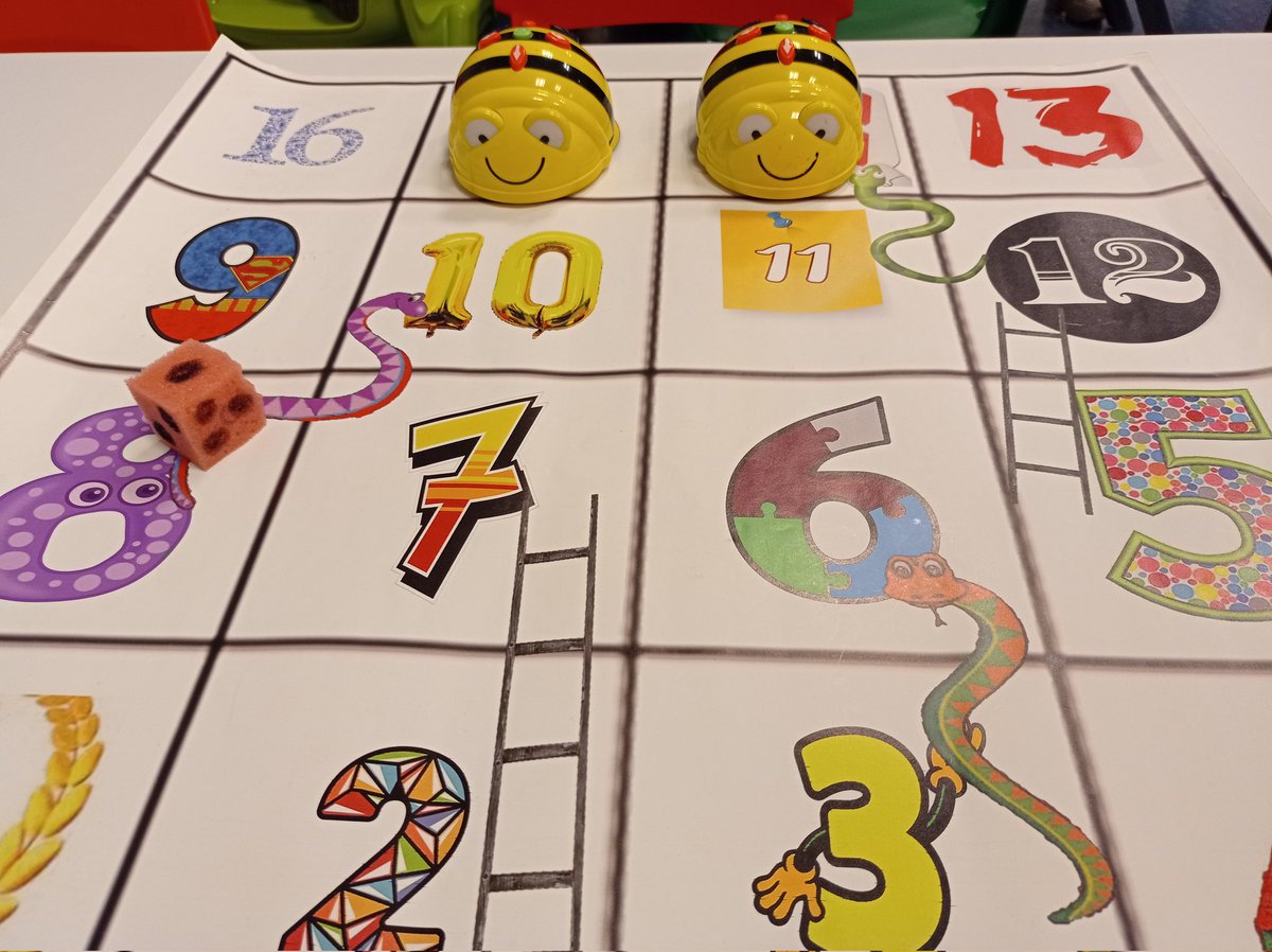 al387790's tweet photo. Hoy hemos tenido una clase muy divertida☺️, donde hemos conocido diferentes juegos y materiales para trabajar las TIC en el aula... #MI1855A https://t.co/dXOLdGTM6R