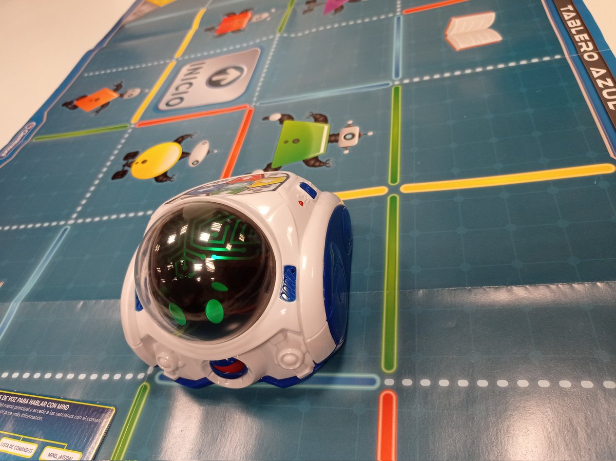al387790's tweet photo. Hoy hemos tenido una clase muy divertida☺️, donde hemos conocido diferentes juegos y materiales para trabajar las TIC en el aula... #MI1855A https://t.co/dXOLdGTM6R