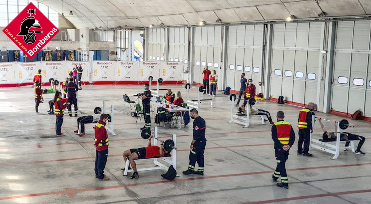 BomberosDipuALC's tweet photo. Llevamos toda la mañana de exámenes press banca💪a nuestros esforzados aspirantes, mas de 1.200 convocados hoy. Ánimo que merece la pena el esfuerzo para formar parte de nuestra gran familia de los  bomberos de Diputación de Alicante ¡¡ Seguiremos informando👩‍🚒❤️
#bomberos #cpba https://t.co/z4kpFdGgwd