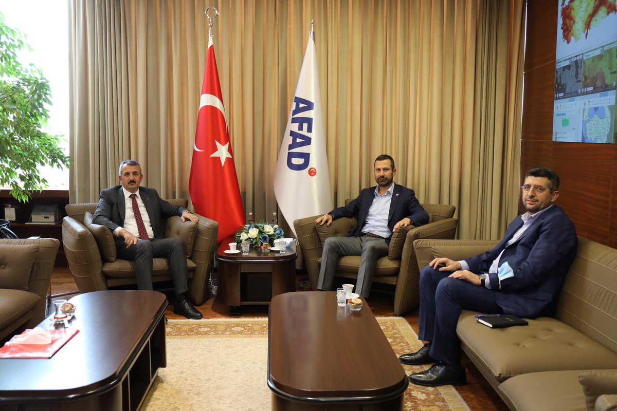 AFAD Başkanı Yunus Sezer’i makamında ziyaret ettik.