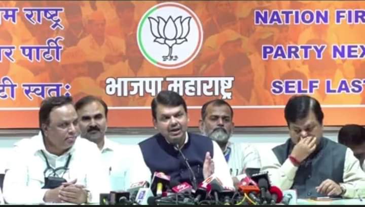 फडणवीसांनी बॉम्ब फोडल्यावर दरेकरांची प्रतिक्रिया!!😝😝