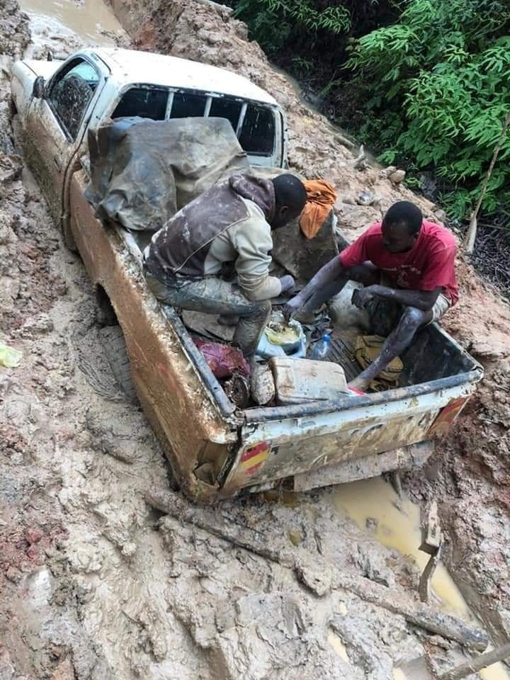 Africainlibr's tweet photo. 🇬🇦 ARRÊT SUR IMAGE
NGOUNIÉ/#MIMONGO : La route de l'émergence promise aux Populations par le régime émergent Gabonais à l'horizon 2025 .
@_CGRi
@GY_MAO_
@des_sand
@GOMEZUlri
@gnambawamy https://t.co/LrF7Hlfiya
