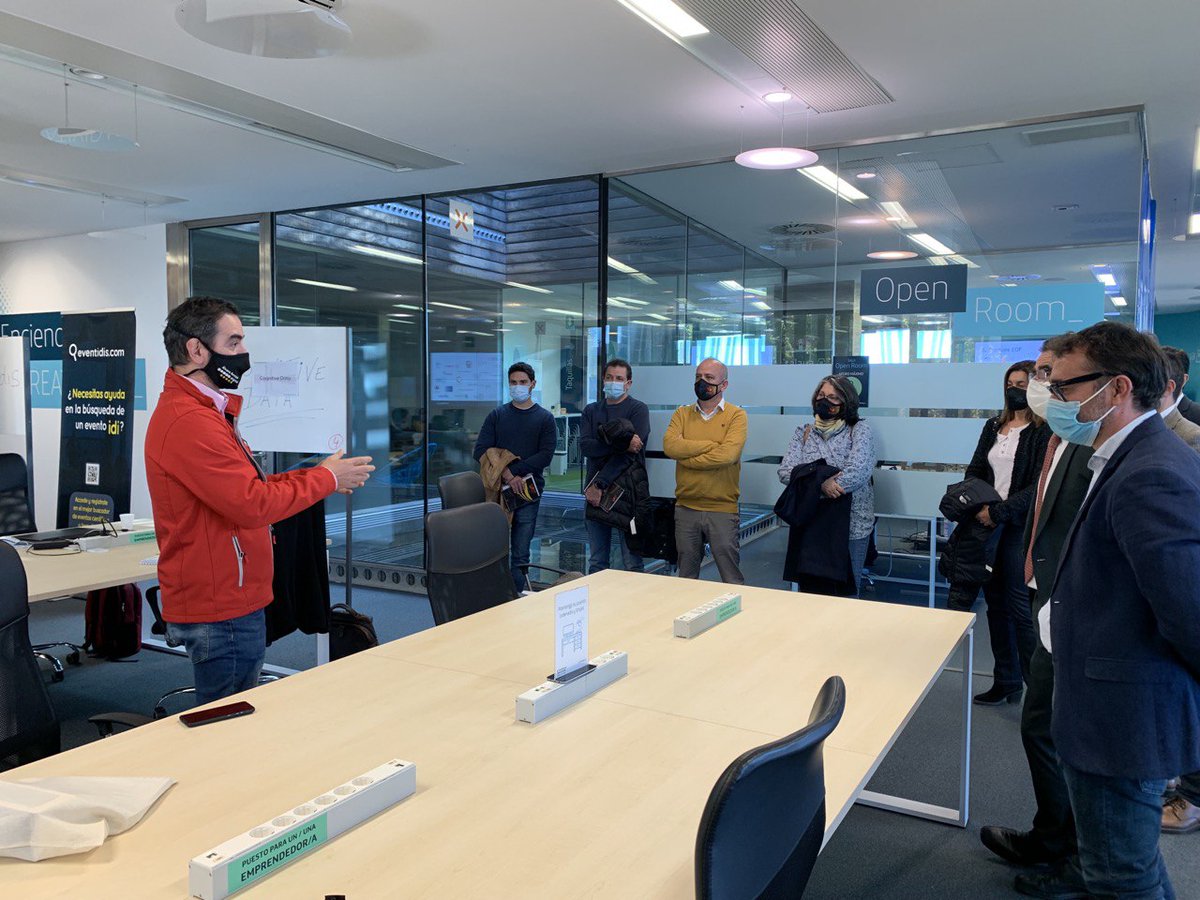 OpenFuture_Ext's tweet photo. 🤝Los representantes de la Diputación de Cáceres también ha querido conocer a las #startups que forman parte de #ExtremaduraOpenFuture
#Dcycle, #DHE y #CognitiveData han sido los primeros en presentar sus proyectos🚀 https://t.co/05F1Ti9yPi