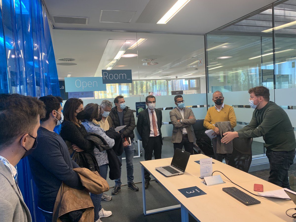 OpenFuture_Ext's tweet photo. 🤝Los representantes de la Diputación de Cáceres también ha querido conocer a las #startups que forman parte de #ExtremaduraOpenFuture
#Dcycle, #DHE y #CognitiveData han sido los primeros en presentar sus proyectos🚀 https://t.co/05F1Ti9yPi