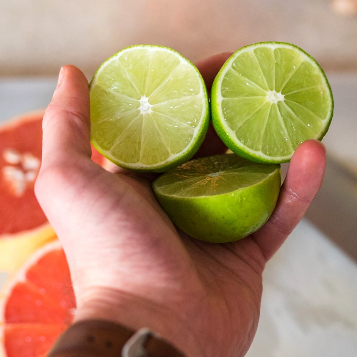 exotifruit's tweet photo. Thanks to our long-standing working partnerships with our producers, we can guarantee perfectly ripe #limes at any time of the year. 🗓️

This means that you can enjoy #fresh and #juicy #exotifruit limes even when they’re out of season in your home country. 🧑‍🌾 https://t.co/lOYYCE2n2g