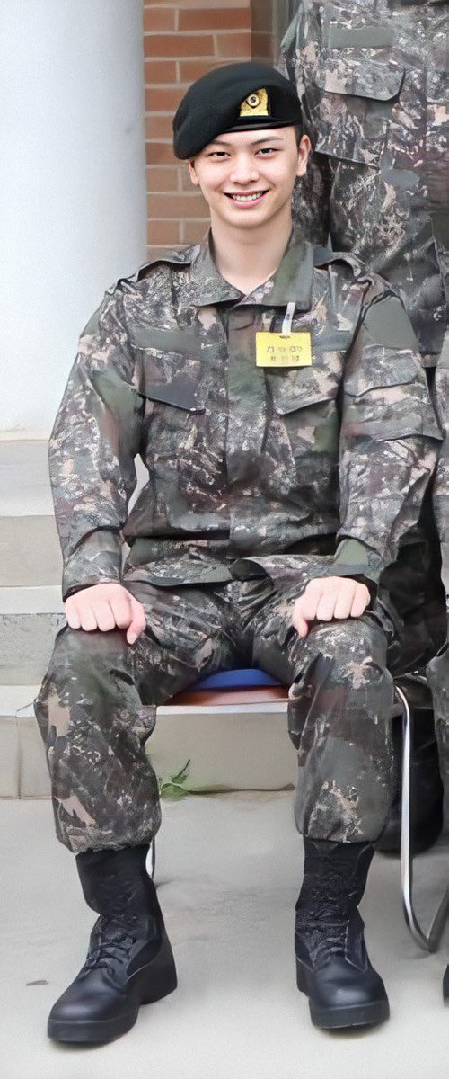 iamchichers's tweet photo. D-5
And then they released Sungjae’s first official military photos and his photo wearing the ROKA shirt. I can still remember how we got a little too excited back then. 😂
#WaitingForYook
#YOOK_SUNGJAE #육성재 https://t.co/z7TiC6yPDG