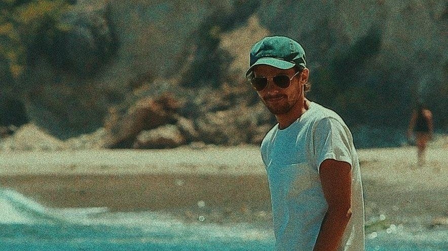 escapade bot 🌊 tweet media