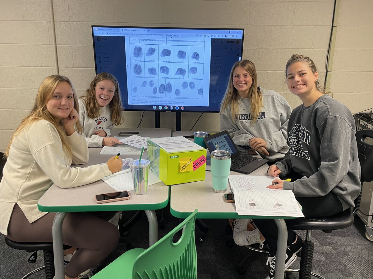 colemanbio414's tweet photo. 1st period #nordoniaforensics continuing fingerprint analysis in the IMC Flex Space. @emilydrinko_ @KatelynKellerm3 @Alex_Stoneman22 @maddie_wazo1 @kennedy_syllaba @mya_sopata @alli_coneglio @gabbydemarco_ https://t.co/Dad9PeRWLj