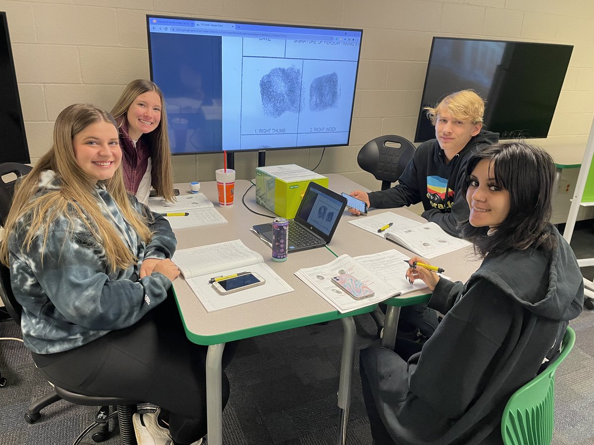 colemanbio414's tweet photo. 1st period #nordoniaforensics continuing fingerprint analysis in the IMC Flex Space. @emilydrinko_ @KatelynKellerm3 @Alex_Stoneman22 @maddie_wazo1 @kennedy_syllaba @mya_sopata @alli_coneglio @gabbydemarco_ https://t.co/Dad9PeRWLj