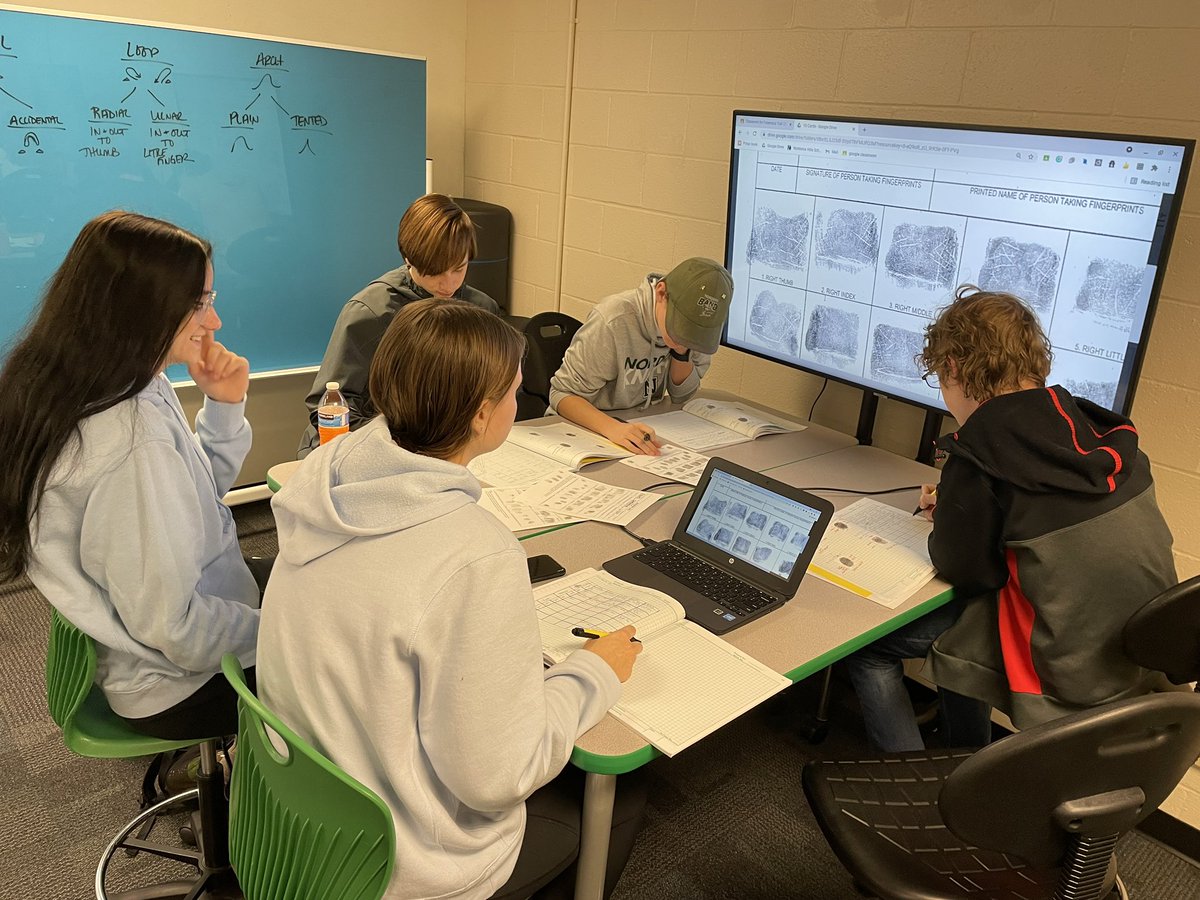 colemanbio414's tweet photo. 1st period #nordoniaforensics continuing fingerprint analysis in the IMC Flex Space. @emilydrinko_ @KatelynKellerm3 @Alex_Stoneman22 @maddie_wazo1 @kennedy_syllaba @mya_sopata @alli_coneglio @gabbydemarco_ https://t.co/Dad9PeRWLj