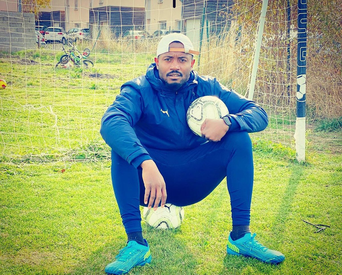 Le Club a le plaisir de vous annoncer la nomination de Coach Fonceur en tant préparateur physique.
Bienvenue à lui.
#consolat #national3 #ambition #préparation #determination #fonceur