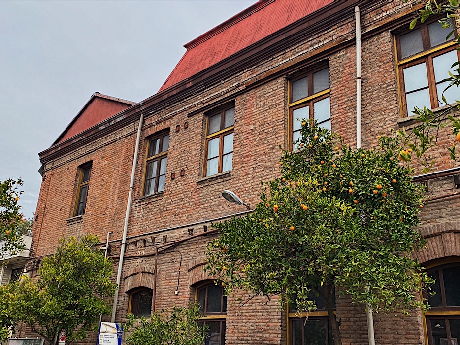 No es por presumir... pero en la <a href="/usach/">Universidad de Santiago de Chile</a> tenemos un histórico Patio de los Naranjos🍊😎