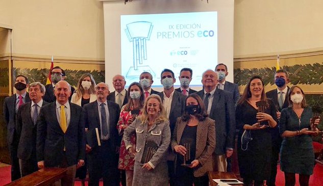 AreaUnoArrixaca's tweet photo. 📢En la IX edición de los #PremiosECO @FundacionECO celebrada en Madrid, el servicio de Oncología @AreaUnoArrixaca ha obtenido el premio a la mejor iniciativa de calidad asistencial en #Oncología 
El Dr. José Luis Alonso, jefe de servicio de #OncologíaMédica recogió el galardón👏 https://t.co/EqZslF5A91