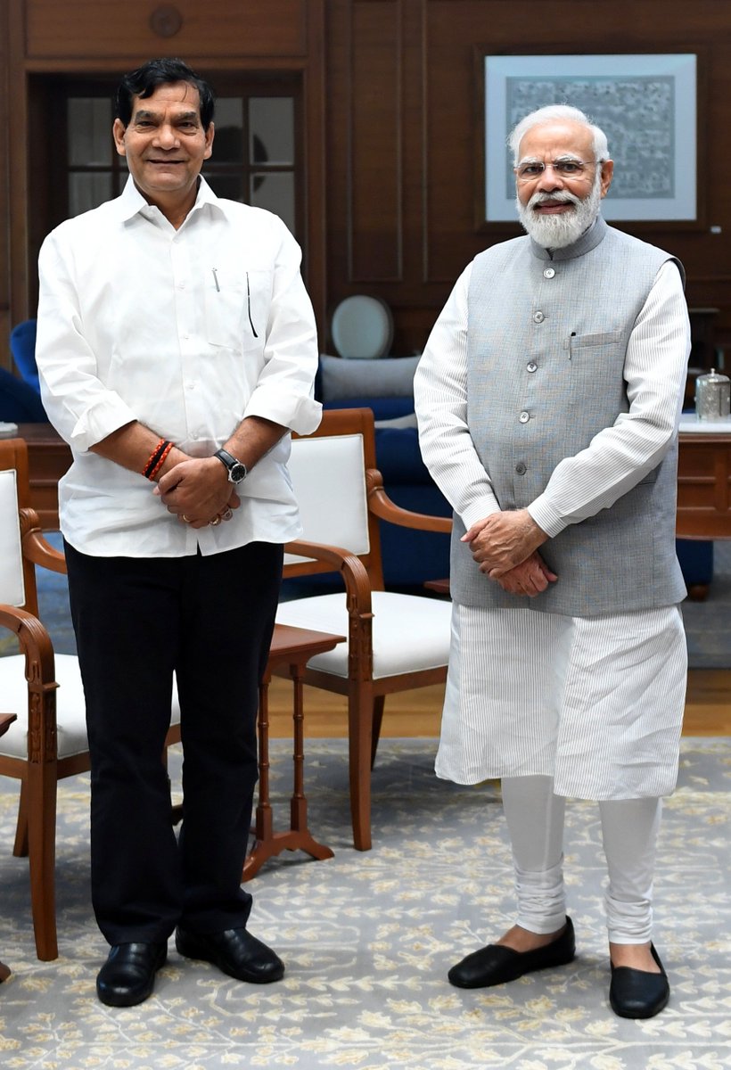 aksharmaBharat's tweet photo. हमारे पूज्य, हमारे पथ प्रदर्शक, राष्ट्र के गौरव एवं विश्व के सर्वमान्य ने���ा परम आदरणीय प्रधानमंत्री श्री नरेंद्र मोदी जी से आज दिल्ली में मुलाक़ात कर उनका आशीष और मार्गदर्शन लिया।

#HumaraUP @RSSorg @BJP4India @BJP4UP @narendramodi @JPNadda @AmitShah @myogiadityanath @PMOIndia https://t.co/6RAF4ddFuh