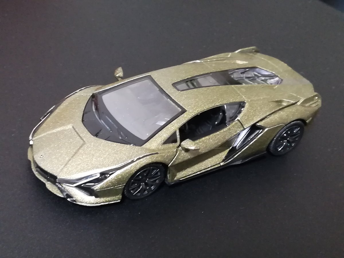 1:36 ランボルギーニシアン!!
メーカーはRMZCityかな
画像だと粒子の目立つカラーで値段なりかなって思ったが、なかなかどうして実物は落ち着いた色でカッコいい!!
というかブルバップ走行なんだけど車体が重いせいか機能してなくてワロタ
コロコロ出来るのでよい 