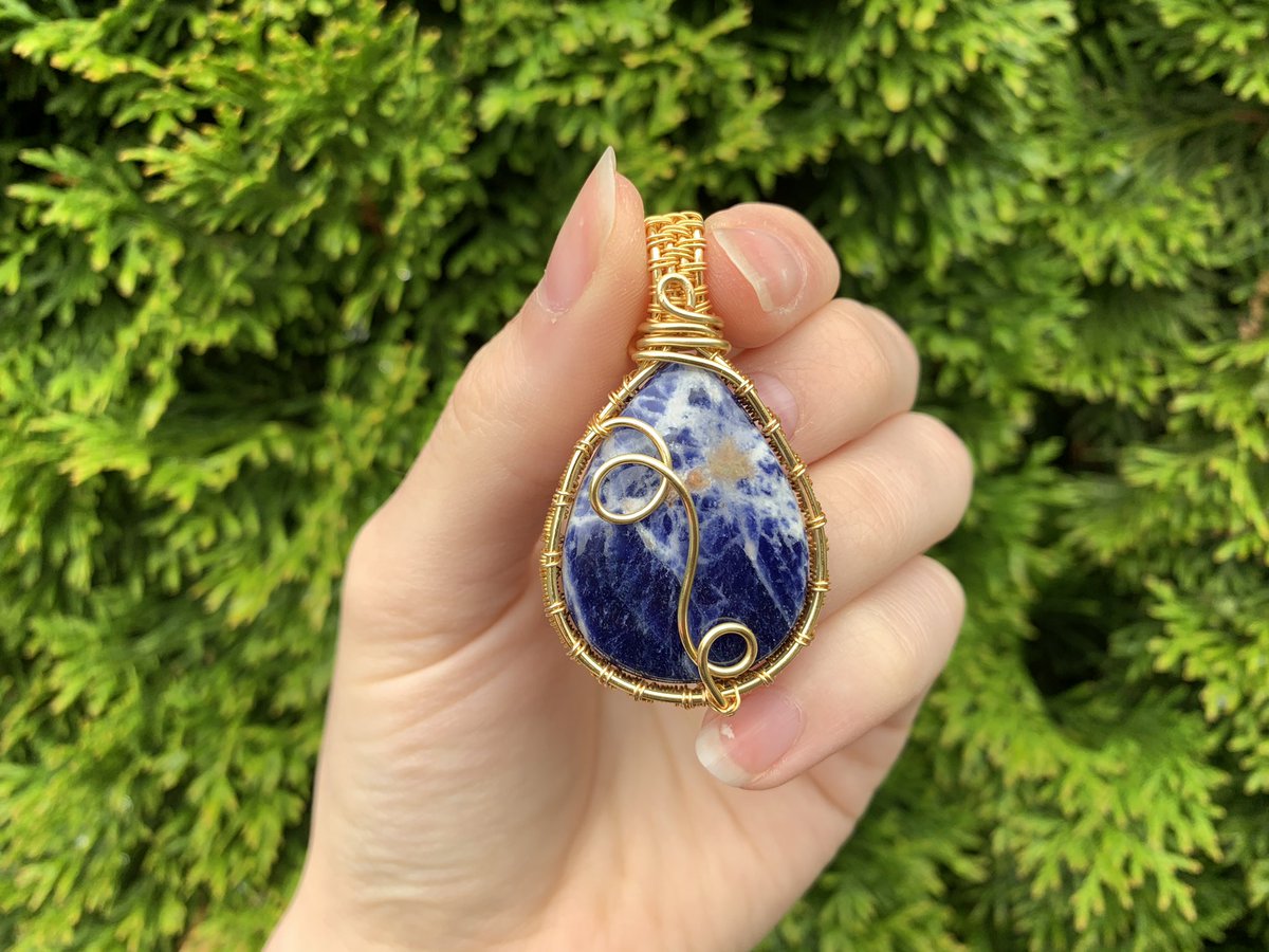 some of the pendants i have available right now! 
use the code HOLIDAYS for 25% off your order!✨💗

artbysamantha.bigcartel.com/products