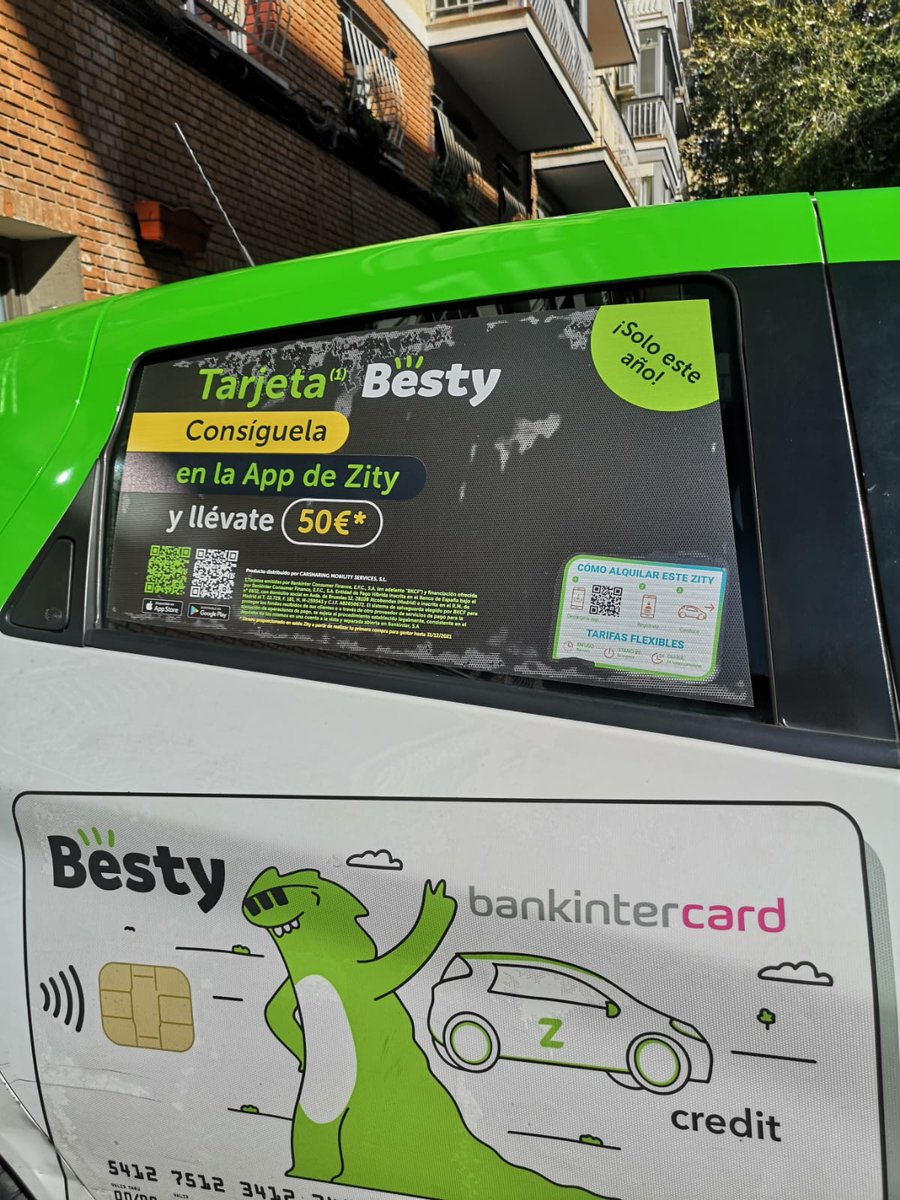 santiar525's tweet photo. @Zity Muy inteligente la idea🤨. Felicidades a quien se le haya ocurrió tapar la visión de las ventanillas traseras facilitando la conducción 🤦🏻‍♂️🤦🏻‍♂️ https://t.co/zPo1aYRWon