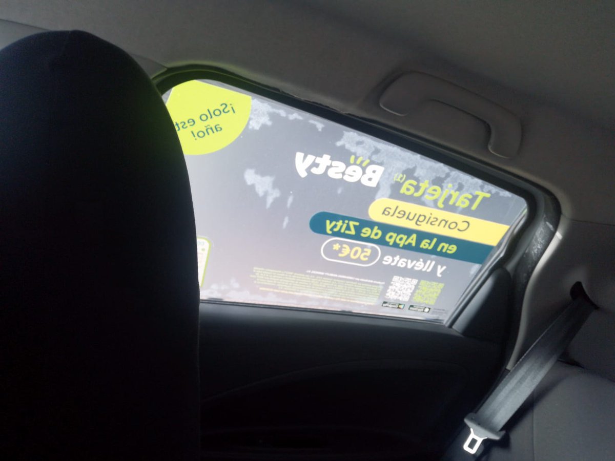santiar525's tweet photo. @Zity Muy inteligente la idea🤨. Felicidades a quien se le haya ocurrió tapar la visión de las ventanillas traseras facilitando la conducción 🤦🏻‍♂️🤦🏻‍♂️ https://t.co/zPo1aYRWon
