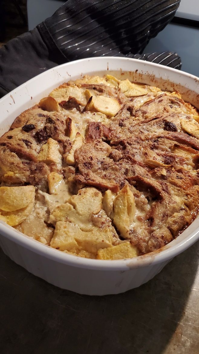 whatscookinit's tweet image. Perfect for fall custard and bread in this baked bread pudding is amazing with Apples, cinnamon, and raisins,
Get our recipe here:  buff.ly/3o0SNRf #breadpudding #custard #cinnamonbread #whatscookinitalianstylecuisine #falldesserts #apples