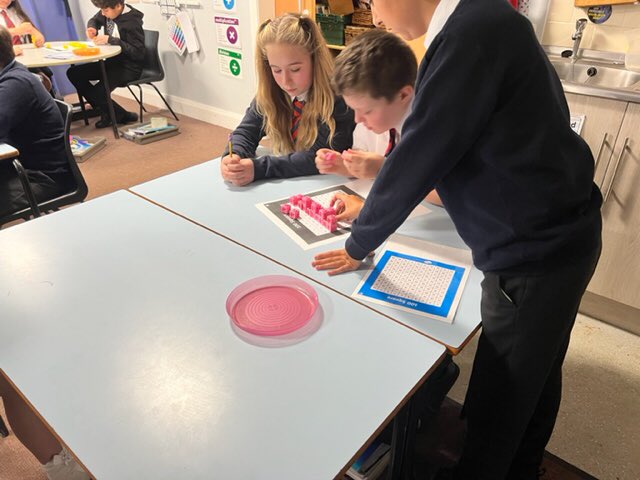 ctkrcps's tweet photo. Following mathematical instructions to find prime numbers, factors and multiples. #MW21 #NationalMathsWeek @maths_week https://t.co/KkUy017xQn