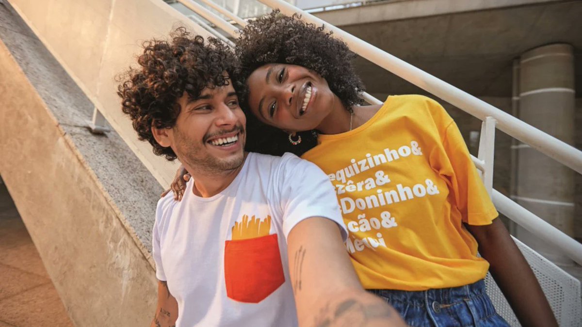 Ideia_Ideal's tweet photo. “Use Méqui”: #Mcdonalds lança coleção com itens exclusivos no #Brasil . #moda #fashion #usemequi #Noticias https://t.co/bdkLosxm6k