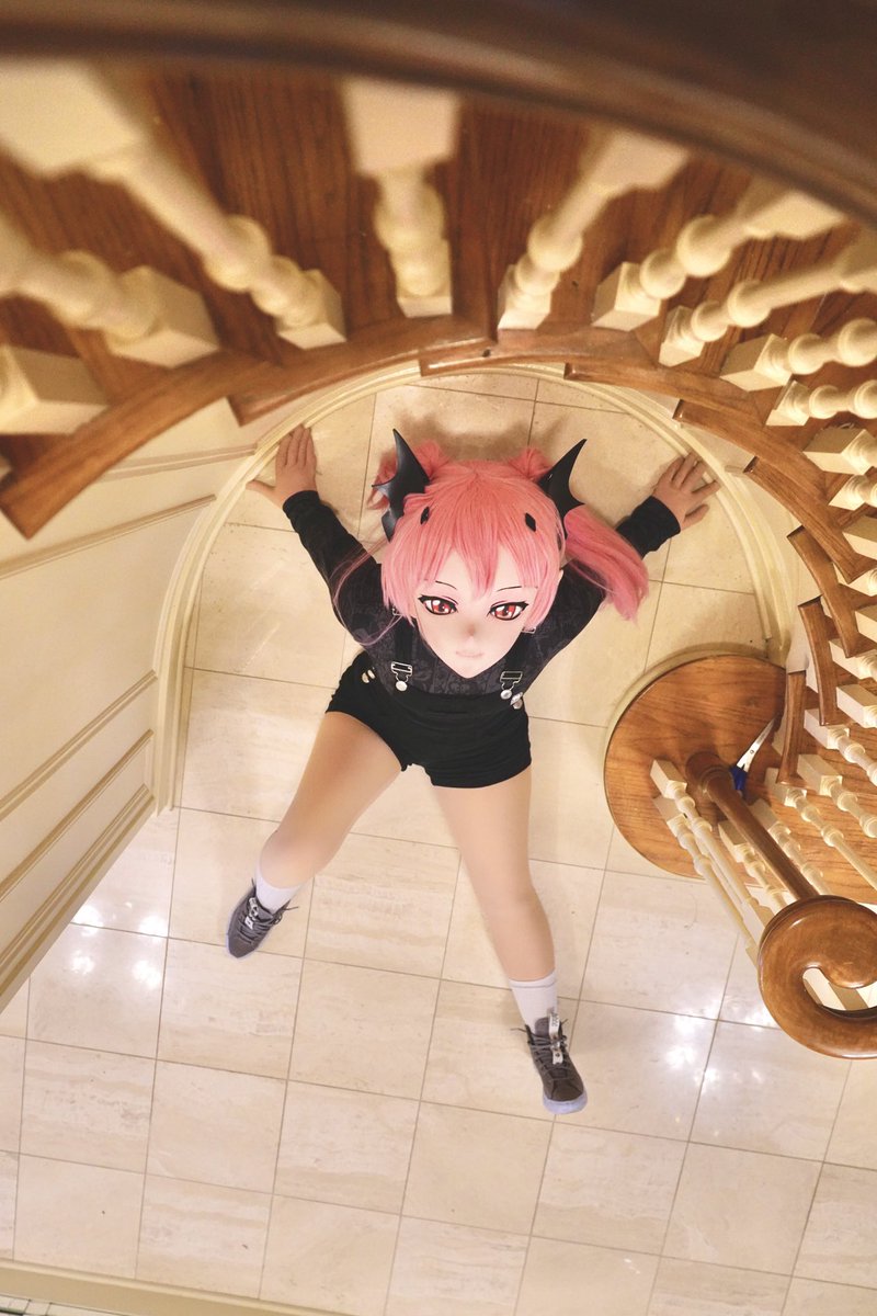 FallenBuna's tweet photo. And just what are you doing up there? 

📸: @Illidarispirit 

#kig #kigurumi #cosplay #cosplayer #Krul #着ぐるみ #seraphoftheend #namicon21 #vampire #overalls https://t.co/YhL4qBUMOB