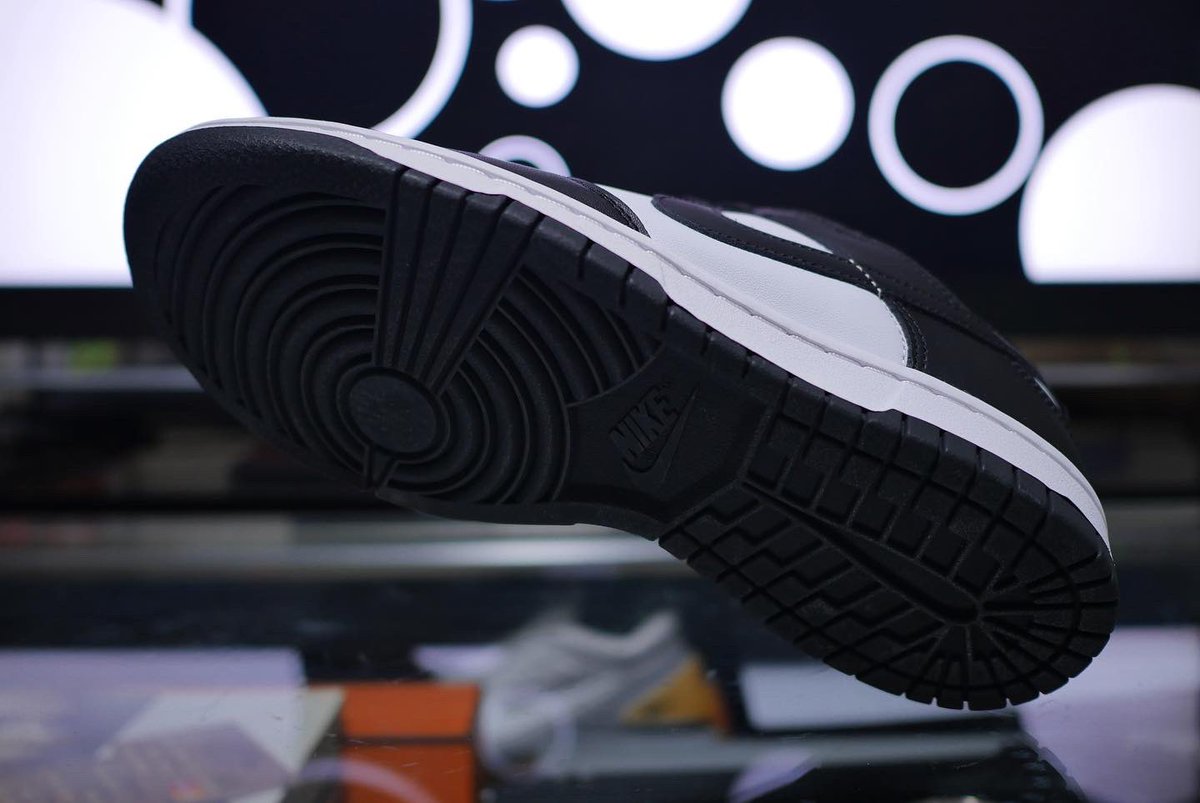 grigioalloy's tweet photo. - 今日のズック / TODAY'S KICKS -
「NIKE DUNK LOW RETRO WHITE/BLACK "PANDA"」
ナイキダンク目ダンクロウ科ダンクロウパンダ属に分類されるズックです🐼
やっと飼えてめでたし。
STYLE CODE : DD1391-100
#NIKE #DUNK #DUNKLOW #PANDA #SNKRS #SNEAKERS #KICKS #KICKSGRAM https://t.co/pPWj3VkG49