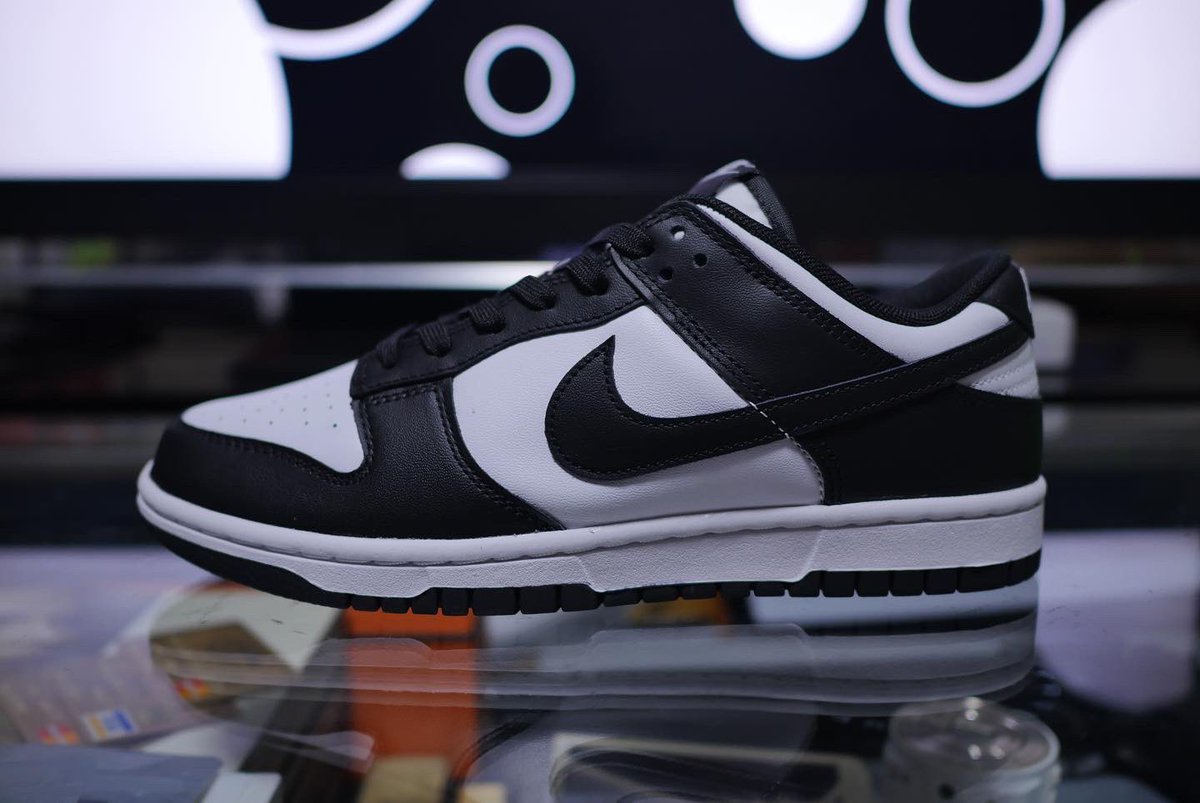 grigioalloy's tweet photo. - 今日のズック / TODAY'S KICKS -
「NIKE DUNK LOW RETRO WHITE/BLACK "PANDA"」
ナイキダンク目ダンクロウ科ダンクロウパンダ属に分類されるズックです🐼
やっと飼えてめでたし。
STYLE CODE : DD1391-100
#NIKE #DUNK #DUNKLOW #PANDA #SNKRS #SNEAKERS #KICKS #KICKSGRAM https://t.co/pPWj3VkG49